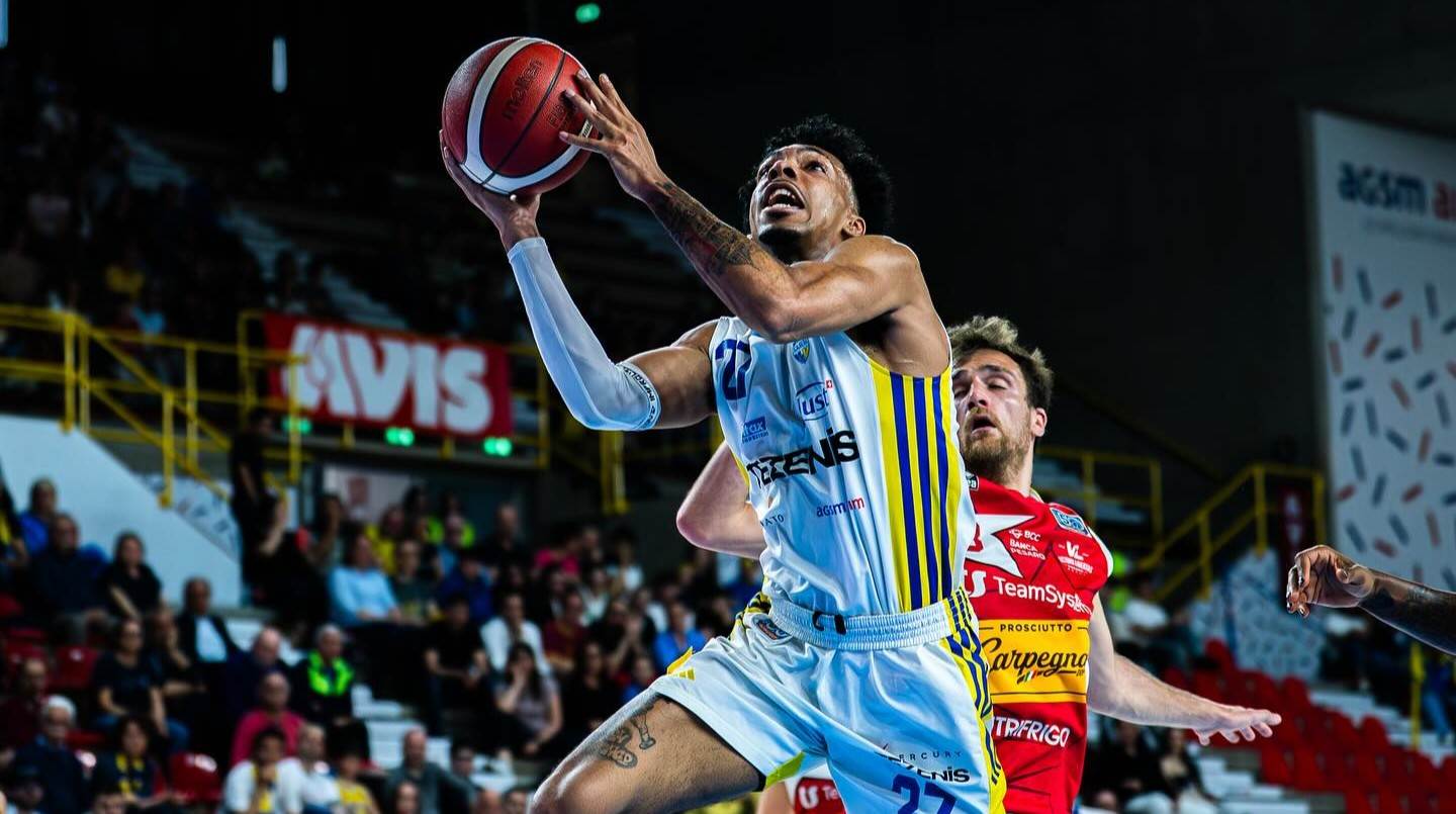 Scaligera Basket Tezenis Verona Pesaro basket