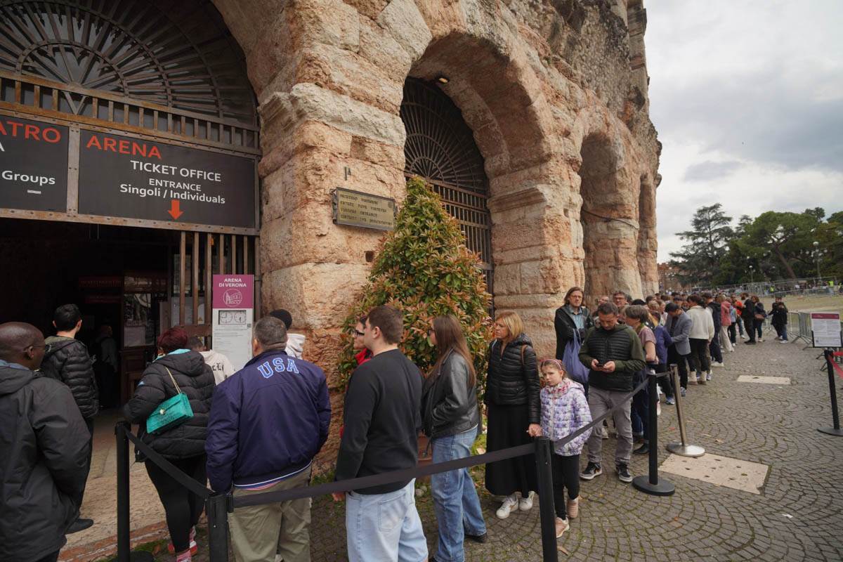 Turisti a Verona per Pasquetta 2025