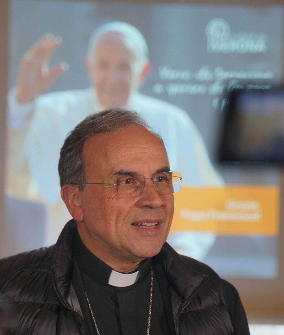 La conferenza stampa del vescovo di Verona Domenico Pompili nel giorno della morte di Papa Francesco