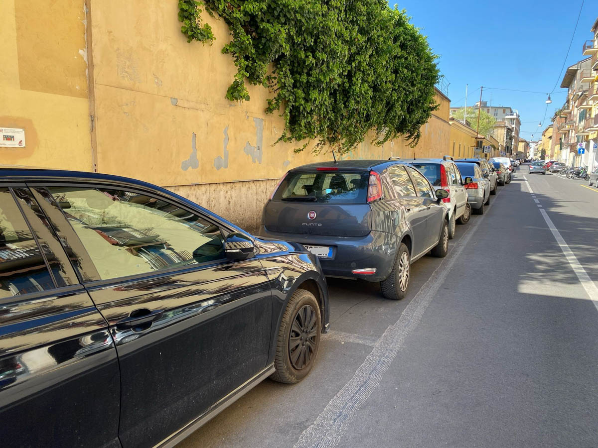 Via Cantarane parcheggi abusivi 08-04-2025 (2)