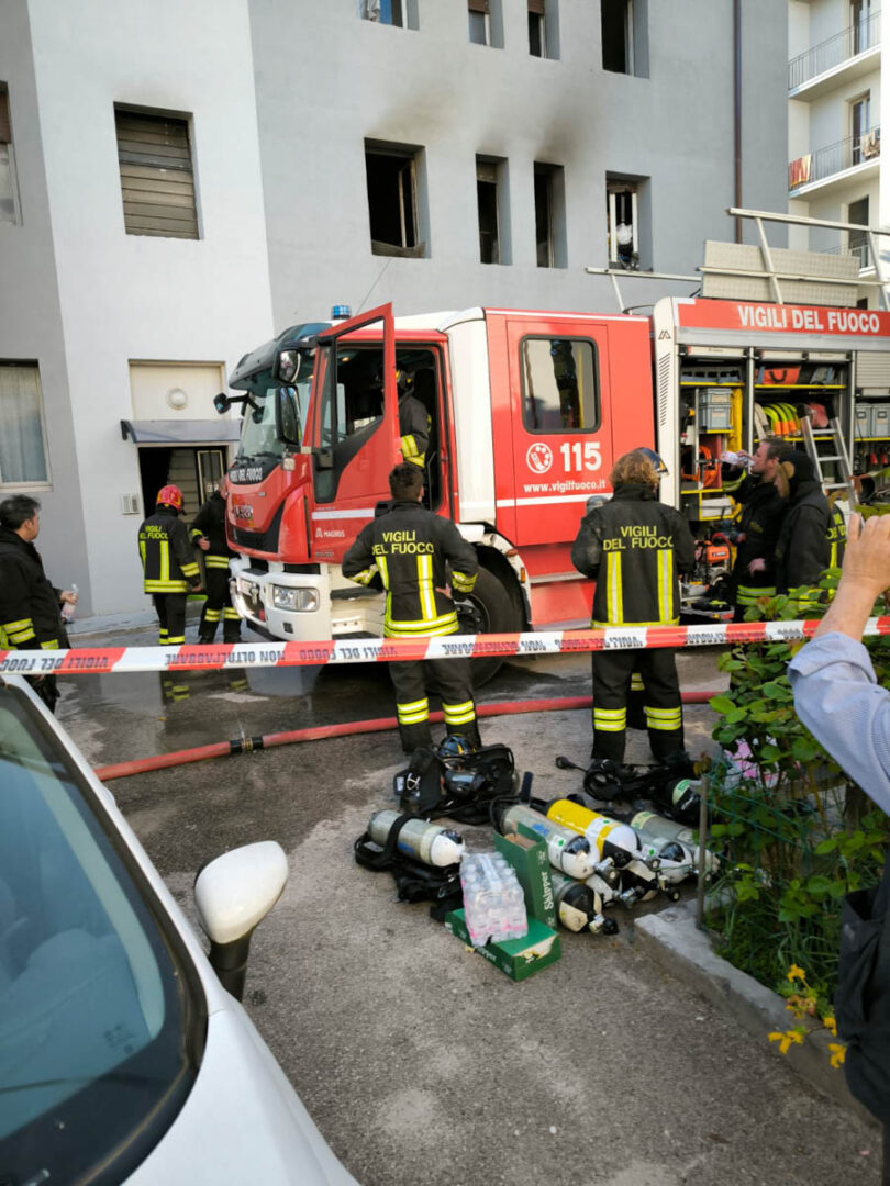 Vigili del fuoco - incendio via Selinunte