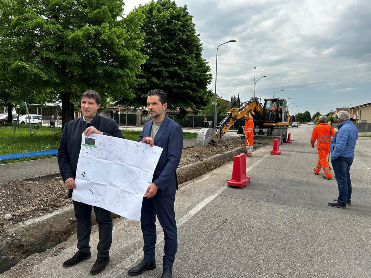 Andrea Tuzza e Roberto Mantovanelli al cantiere di Acque Veronesi in via Graziani