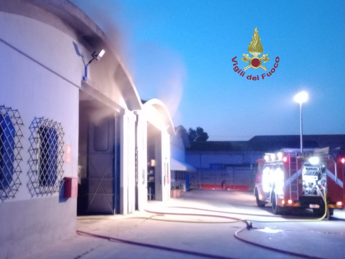 Vigili del Fuoco Isola della Scala incendio carrozzeria