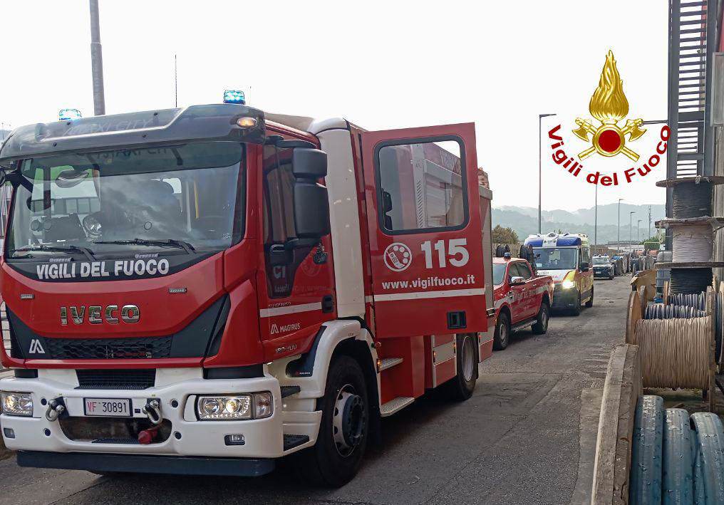 I vigili del fuoco intervenuti a Brendola sul luogo dell'incidente mortale sul lavoro