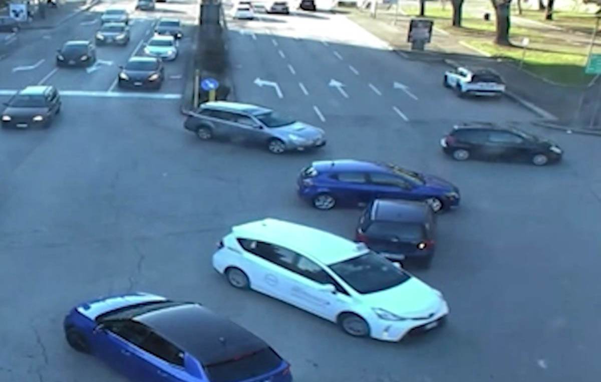 Incidente semaforo rosso via Barana