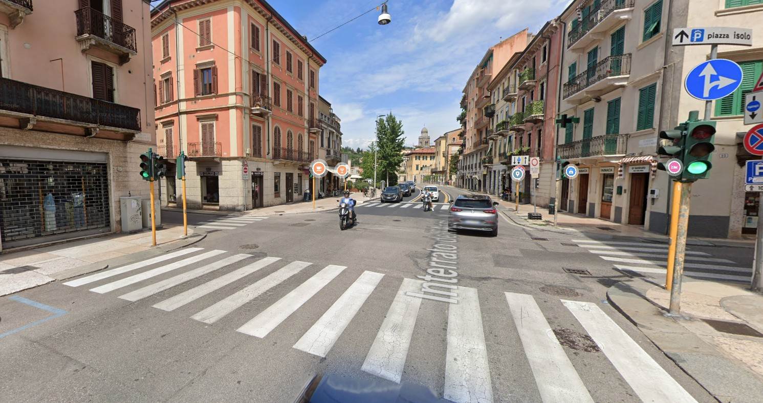 Interrato dell'Acqua Morta semaforo via Carducci