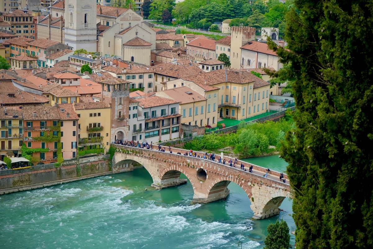 verona città generica ponte pietra