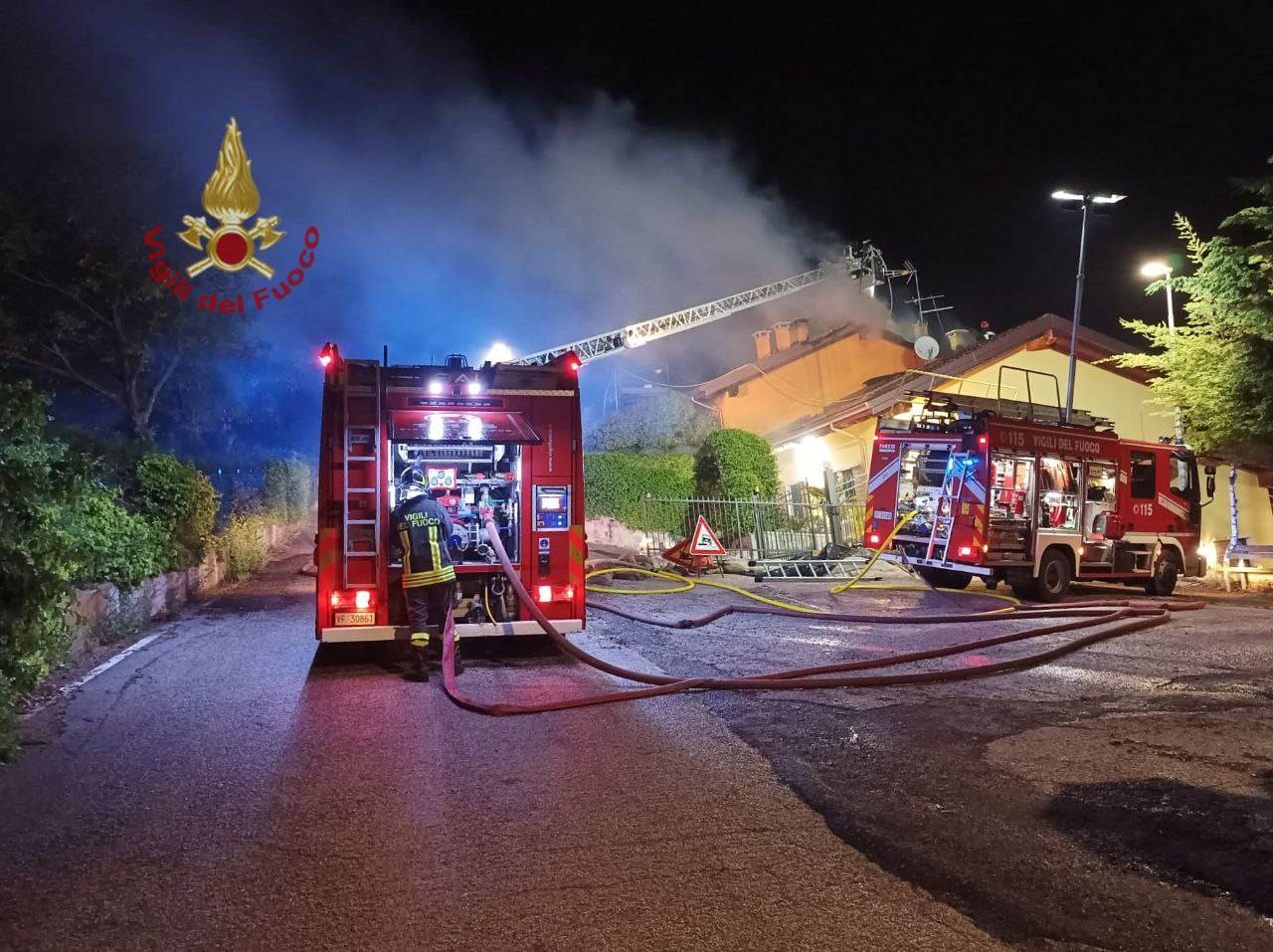 incendio mezzane di sotto castagnè vigili del fuoco
