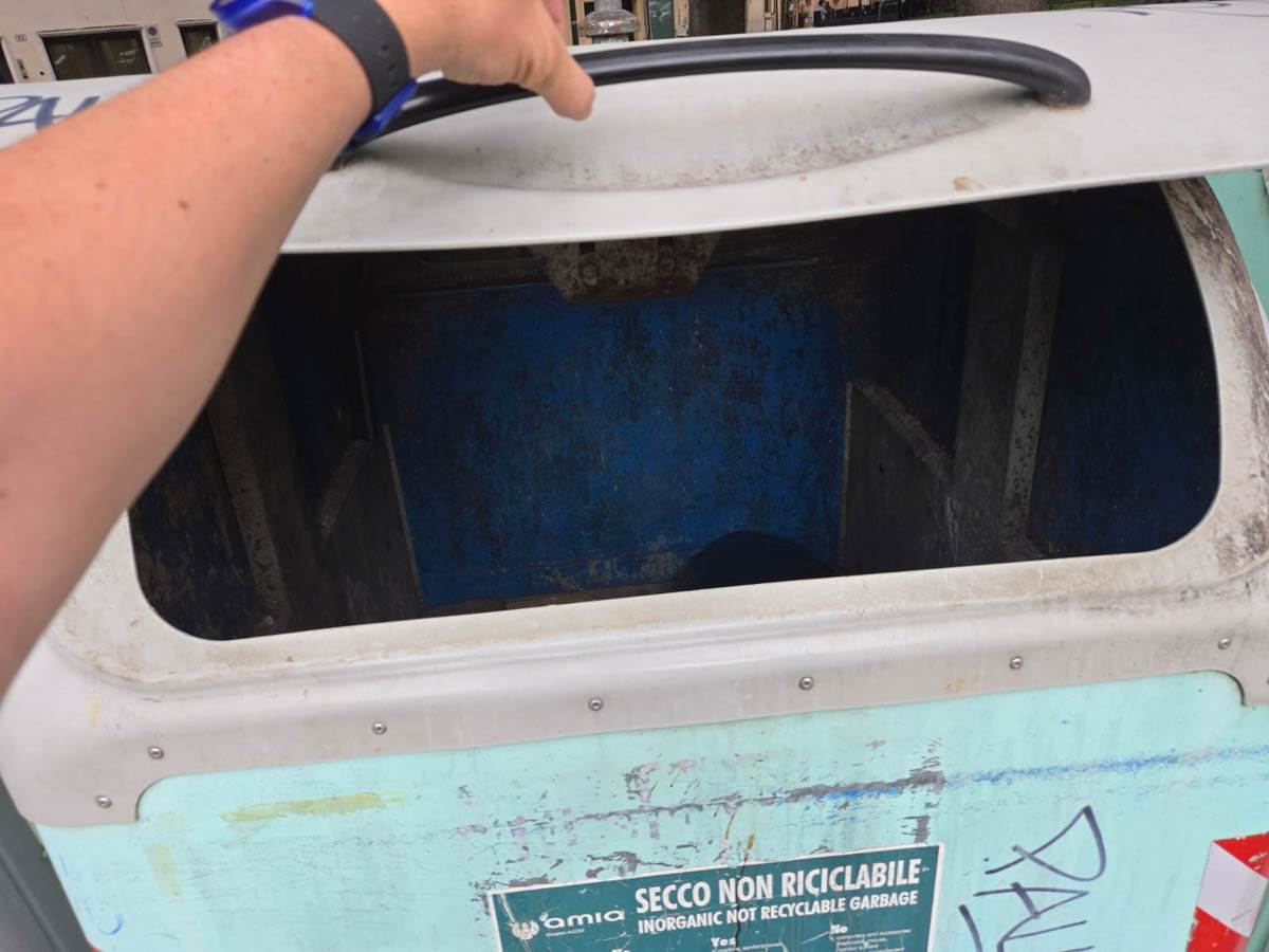 Abbandono rifiuti San Zeno - Foto Giuseppe Rea