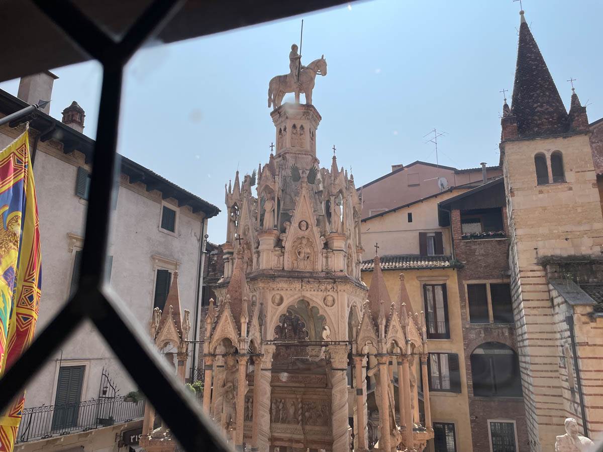 Arche Scaligere viste dal Palazzo Scaligero