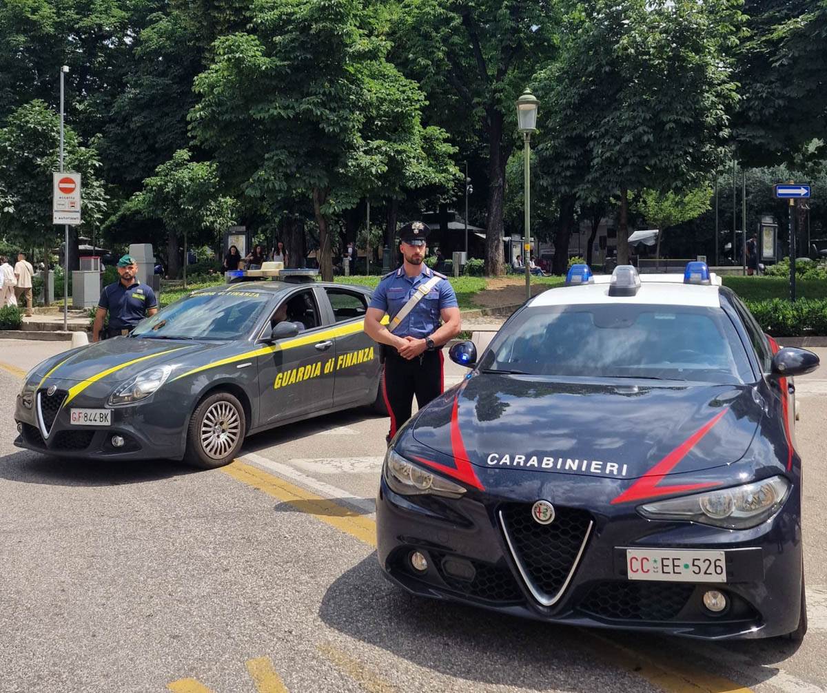 Carabinieri e Guardia di Finanza - piazza Pradaval Verona