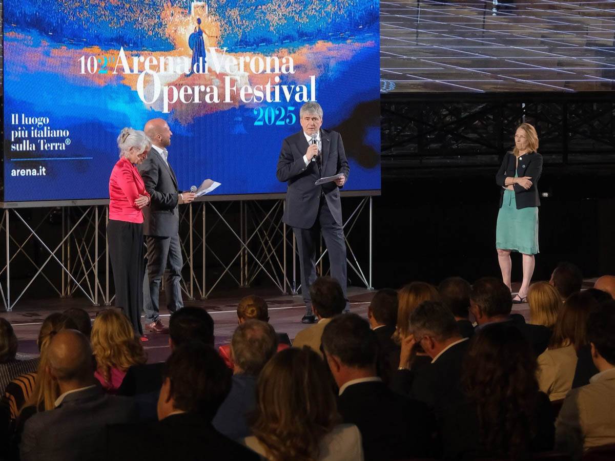 Fondazione Arena 5 anni di 67 colonne - Sottosegretario Mazzi e Assessora Ceni