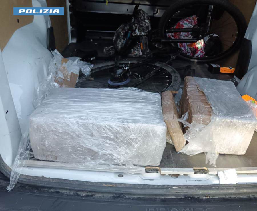 Polizia di Stato Stradale - Hashish