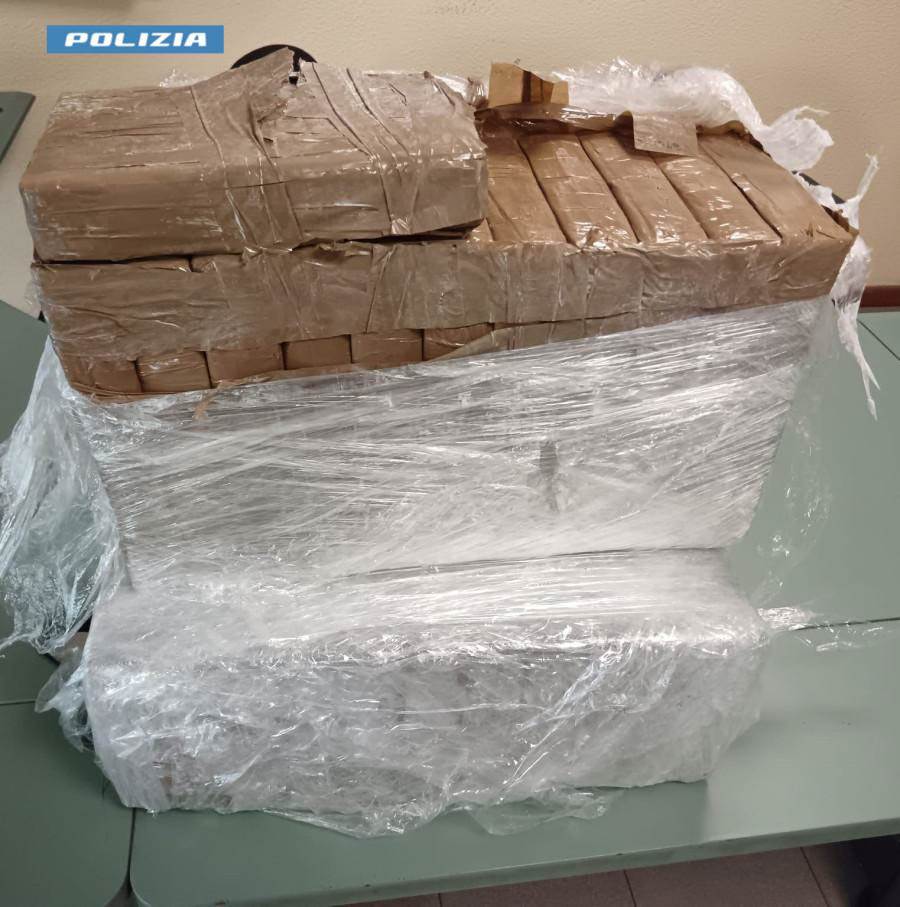 Polizia di Stato Stradale - Hashish