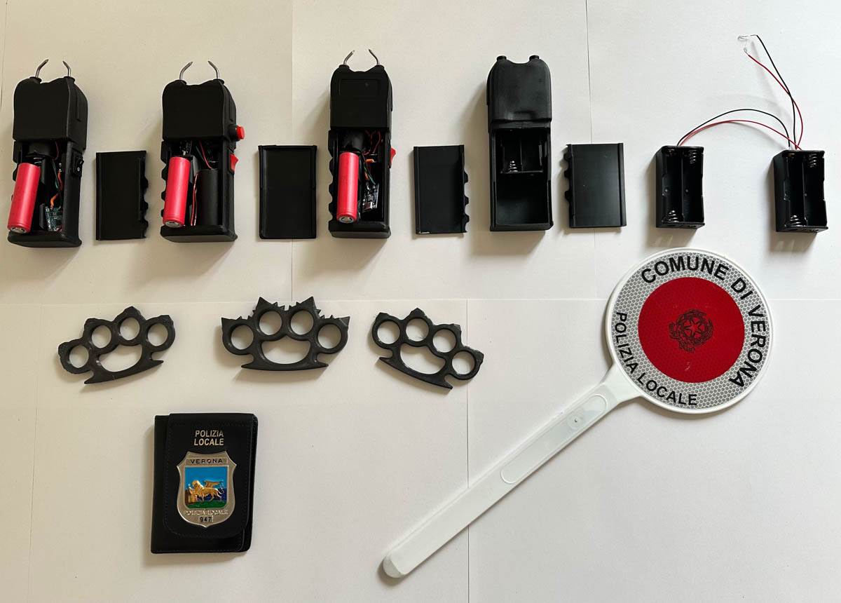 Taser elettrici tirapugni abusivi