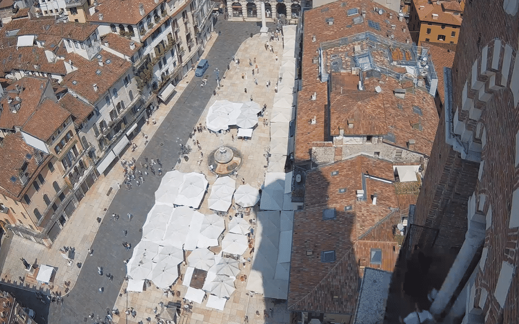 Turisti a Verona 1 giugno 2025 (1)