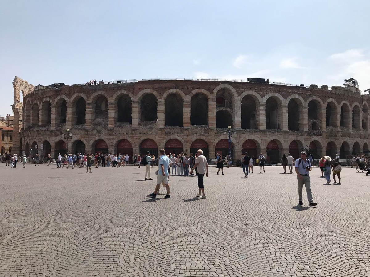 Verona-piazza-bra-Arena-caldo-estate-2