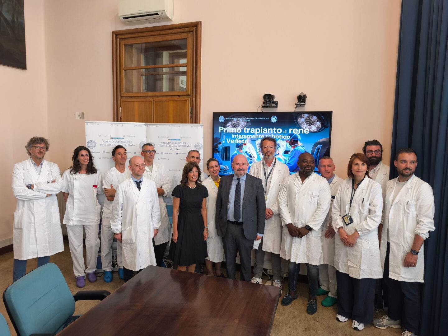 al centro carlucci, bravi, antonelli con tutta equipe