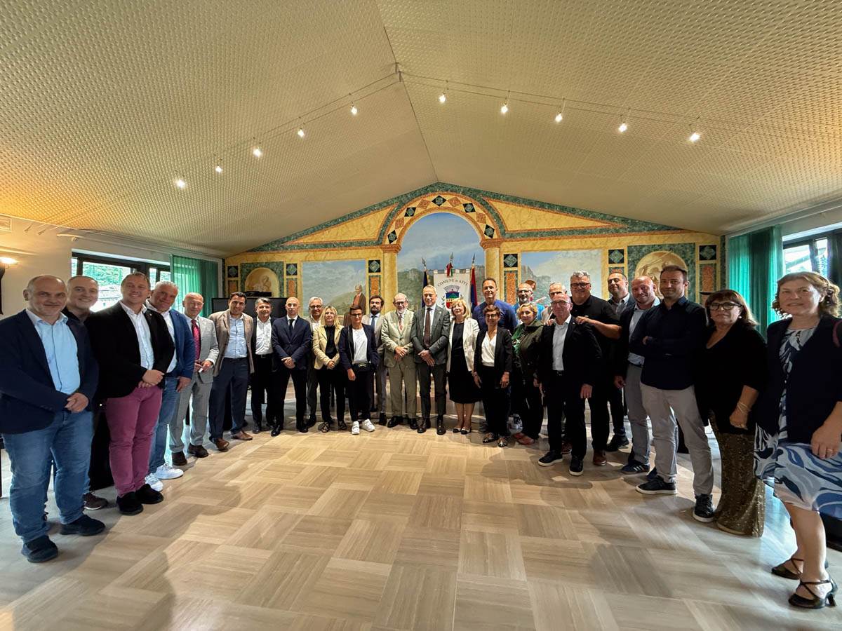 Collettore del Garda - Incontro AGS istituzioni e autorità presenti jpg