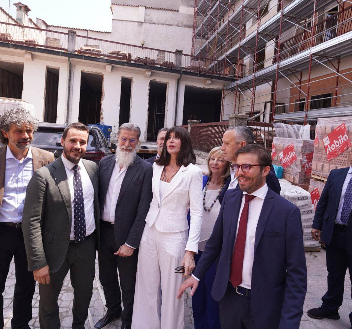 La ministra Bernini al cantiere per lo studentato di via Mazza a Verona
