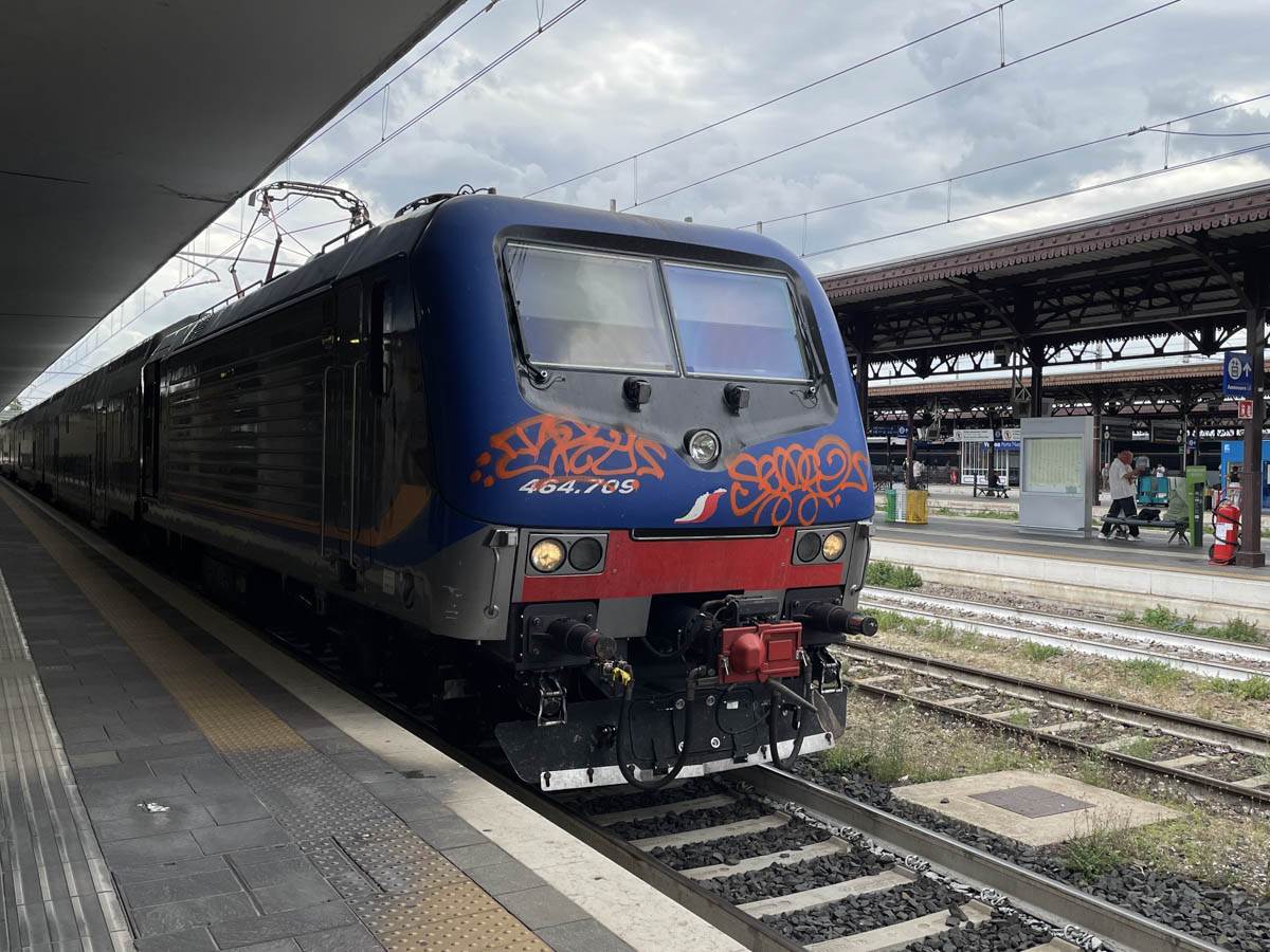 Treno in stazione a Verona Porta Nuova - ferrovia