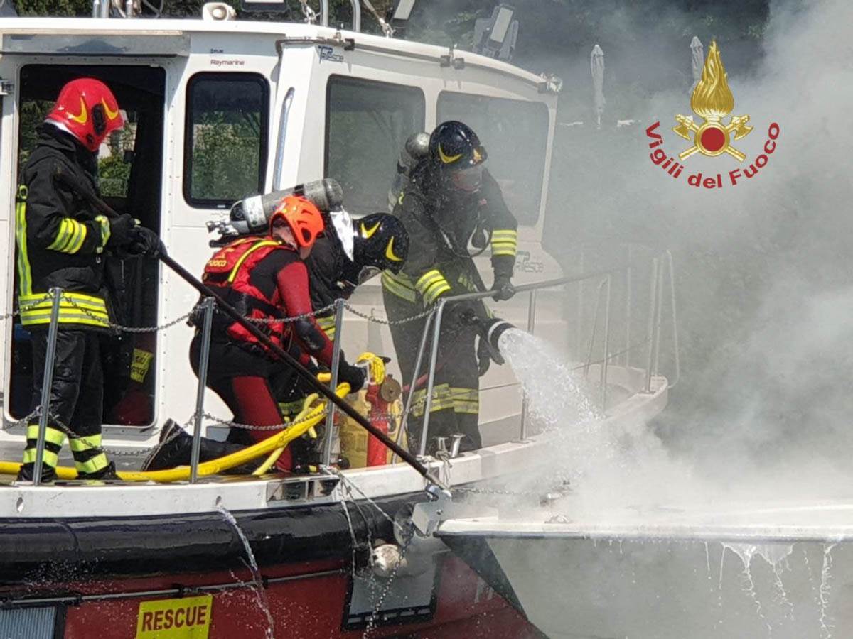 Vigili del fuoco - barca lago di Garda