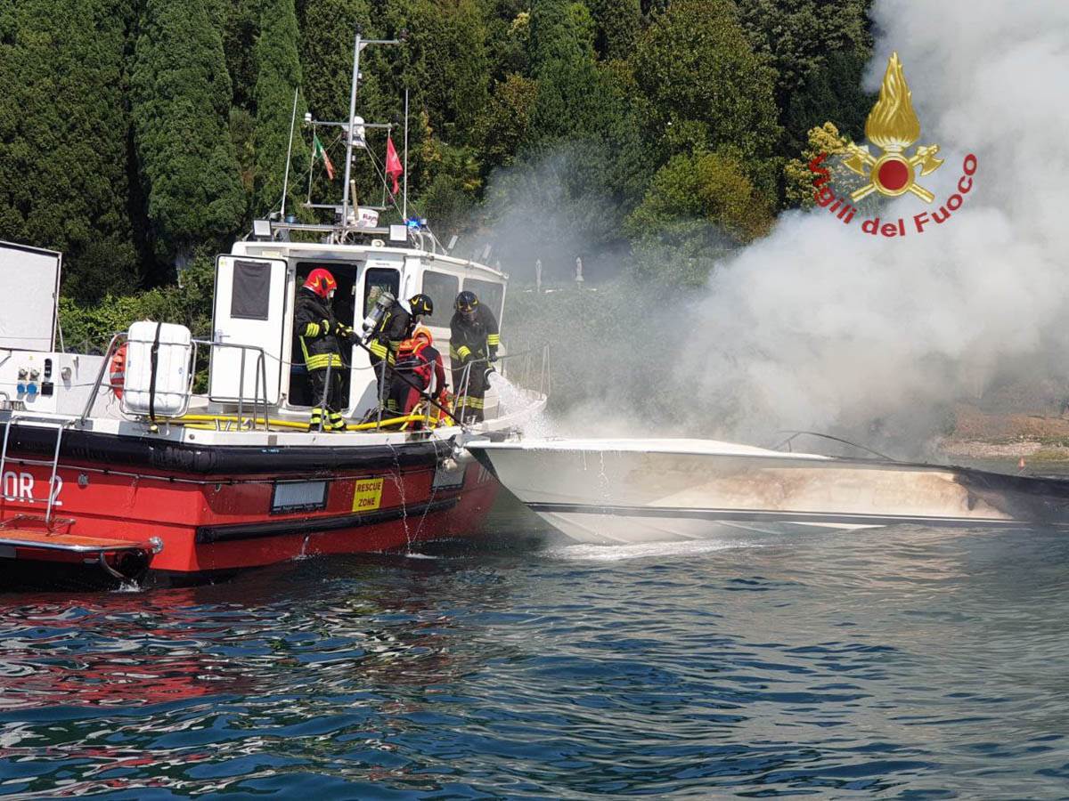 Vigili del fuoco - barca lago di Garda