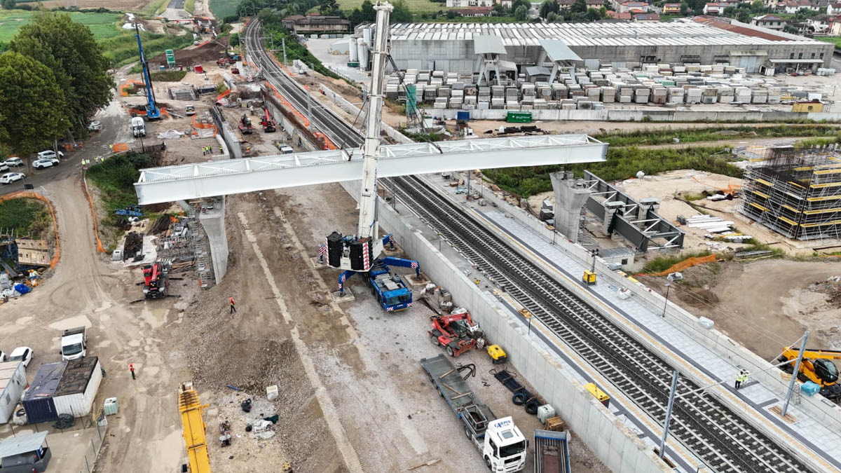 Varo impalcato Circolazione treni AV/AC cantieri Ferrovia Vicenza
