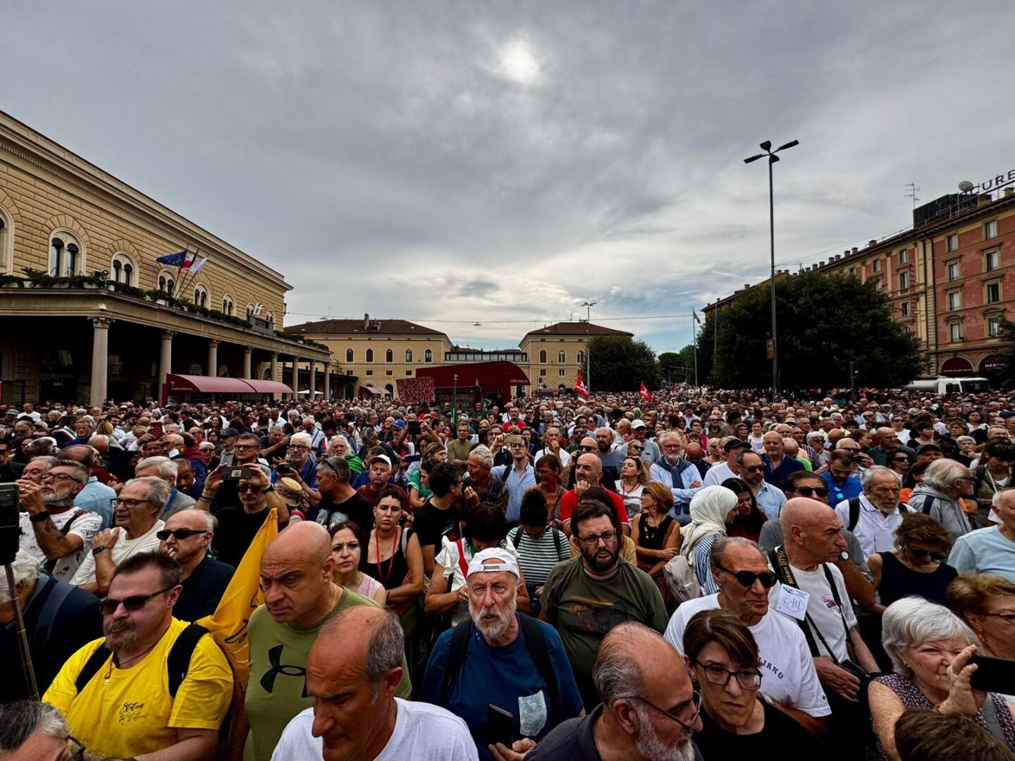 piazza strage Bologna