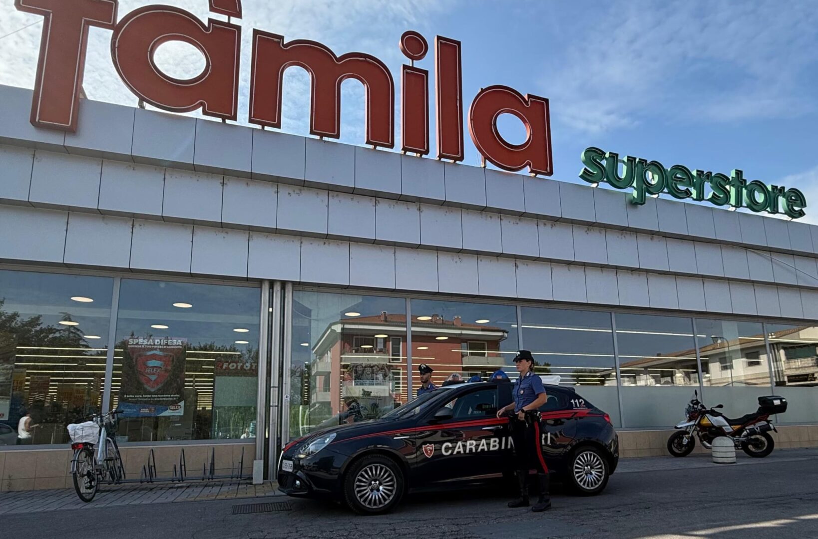 Carabinieri Famila supermercato