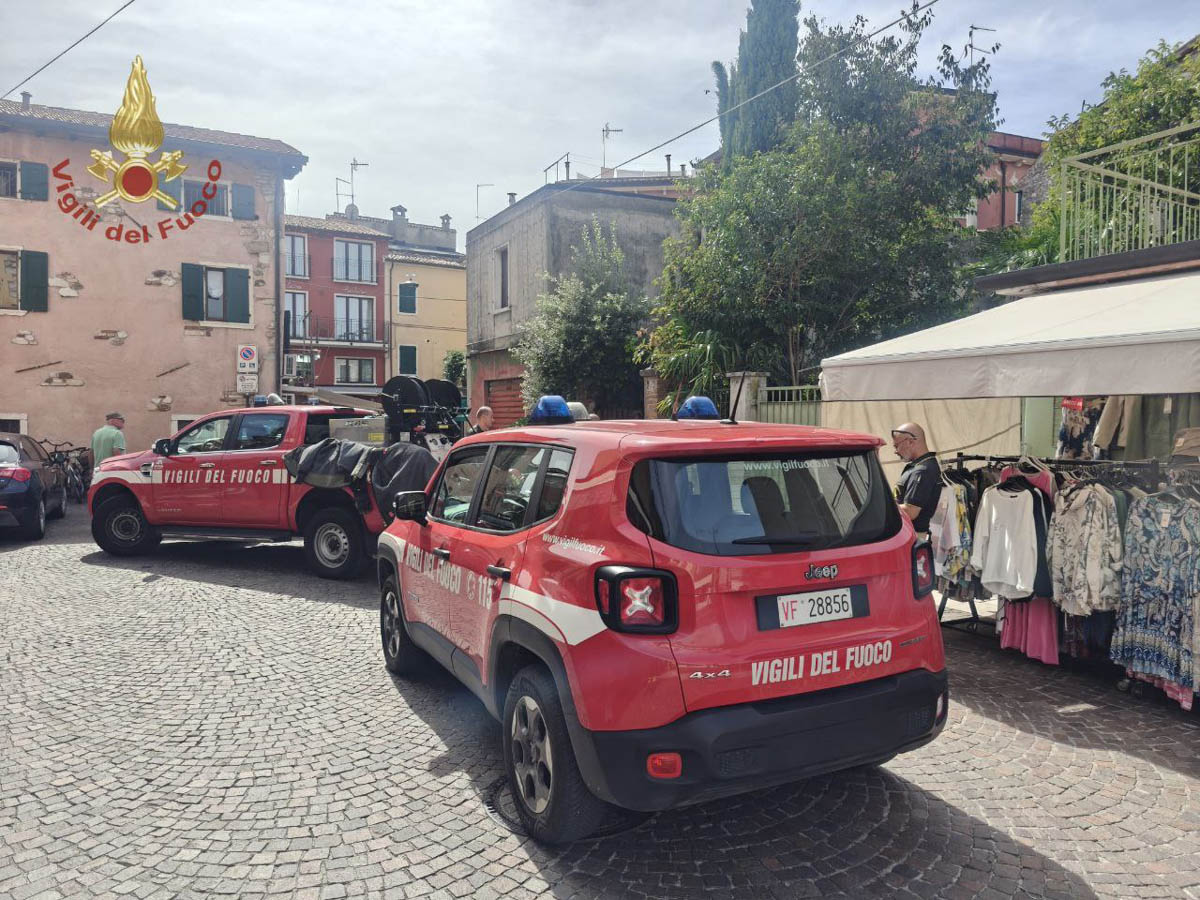 Incendio Lazise - vigili del fuoco