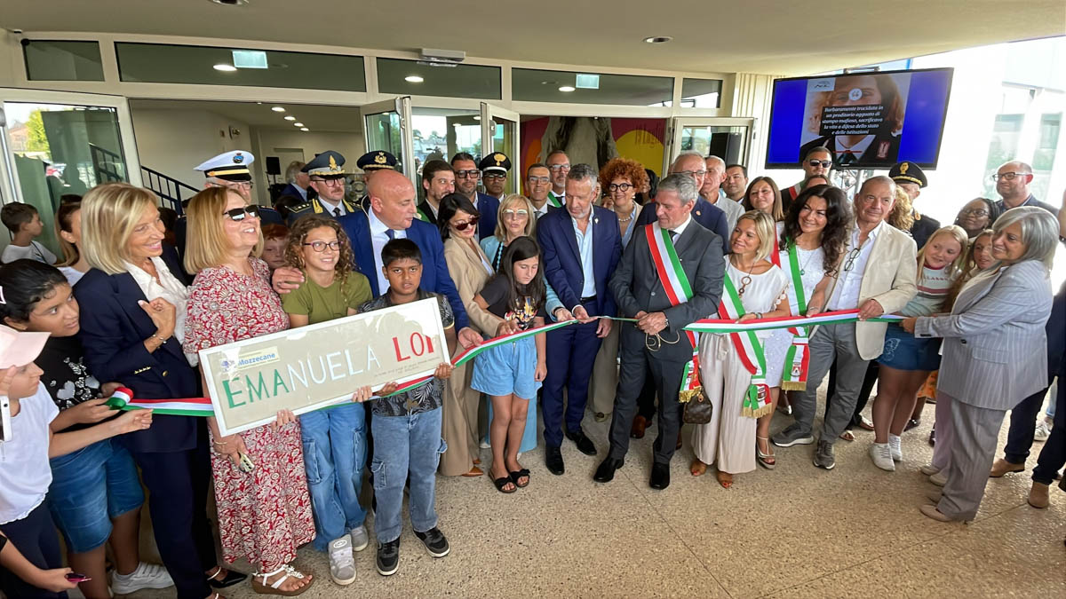 Taglio del nastro della scuola secondaria di primo grado "Emanuela Loi" di Mozzecane