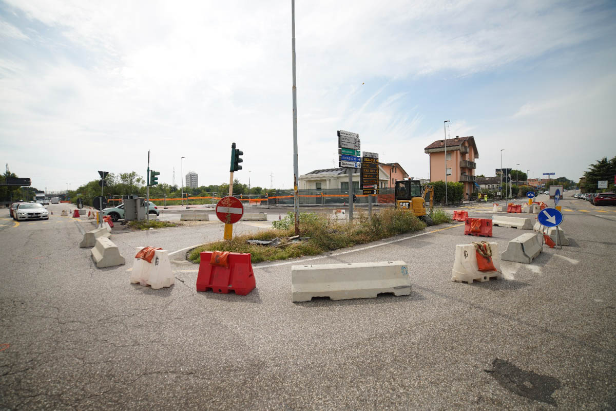 Verona - rotatoria provvisoria fra via Golino, Forte Tomba e Pasteur
