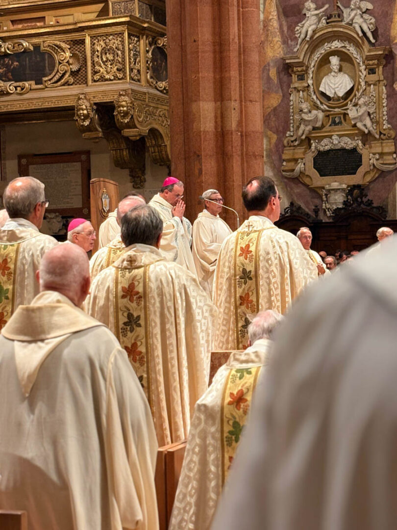Il vescovo di Verona Domenico Pompili consegna la lettera pastorale 2025 "Sul limite"