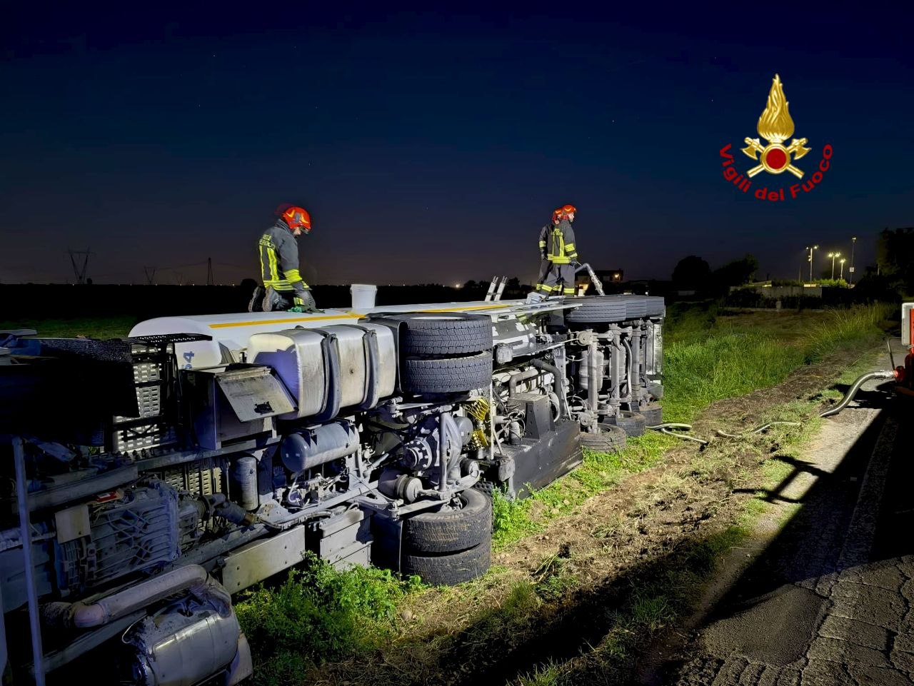 autoarticolato carburanti villafranca quaderni vigili del fuoco (1)