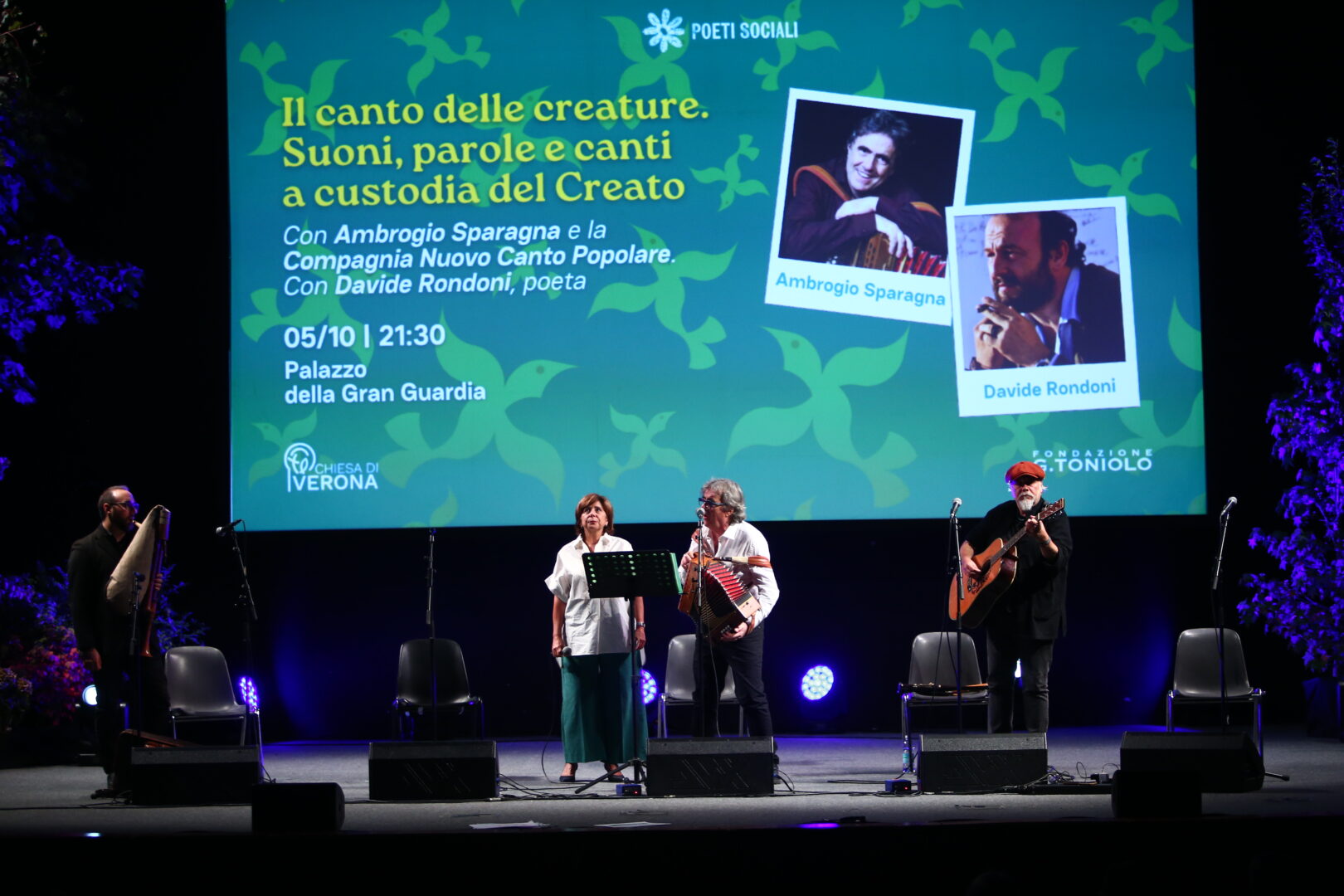 Ambrogio Sparagna e i Solisti dell’Orchestra Popolare Italiana poeti sociali