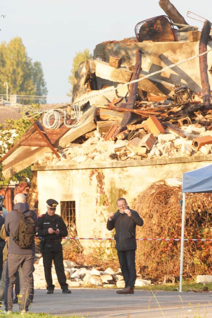 Carabinieri Castel d'Azzano esplosione casolare