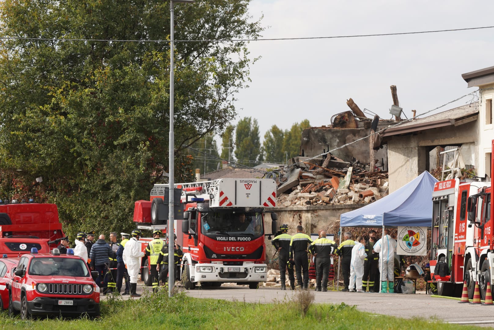 Carabinieri Castel d'Azzano esplosione casolare AS (4)