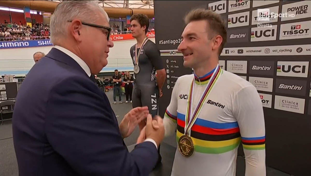 Elia Viviani sul podio
