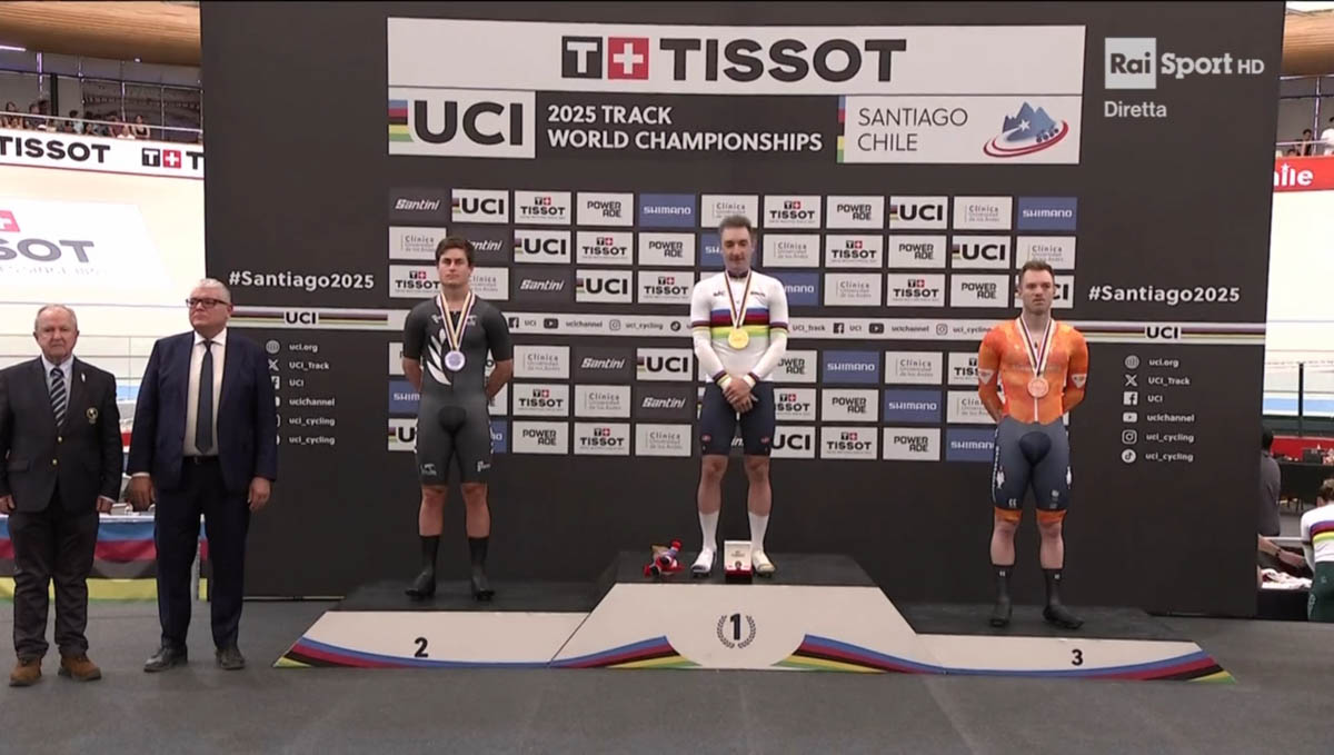 Elia Viviani sul podio