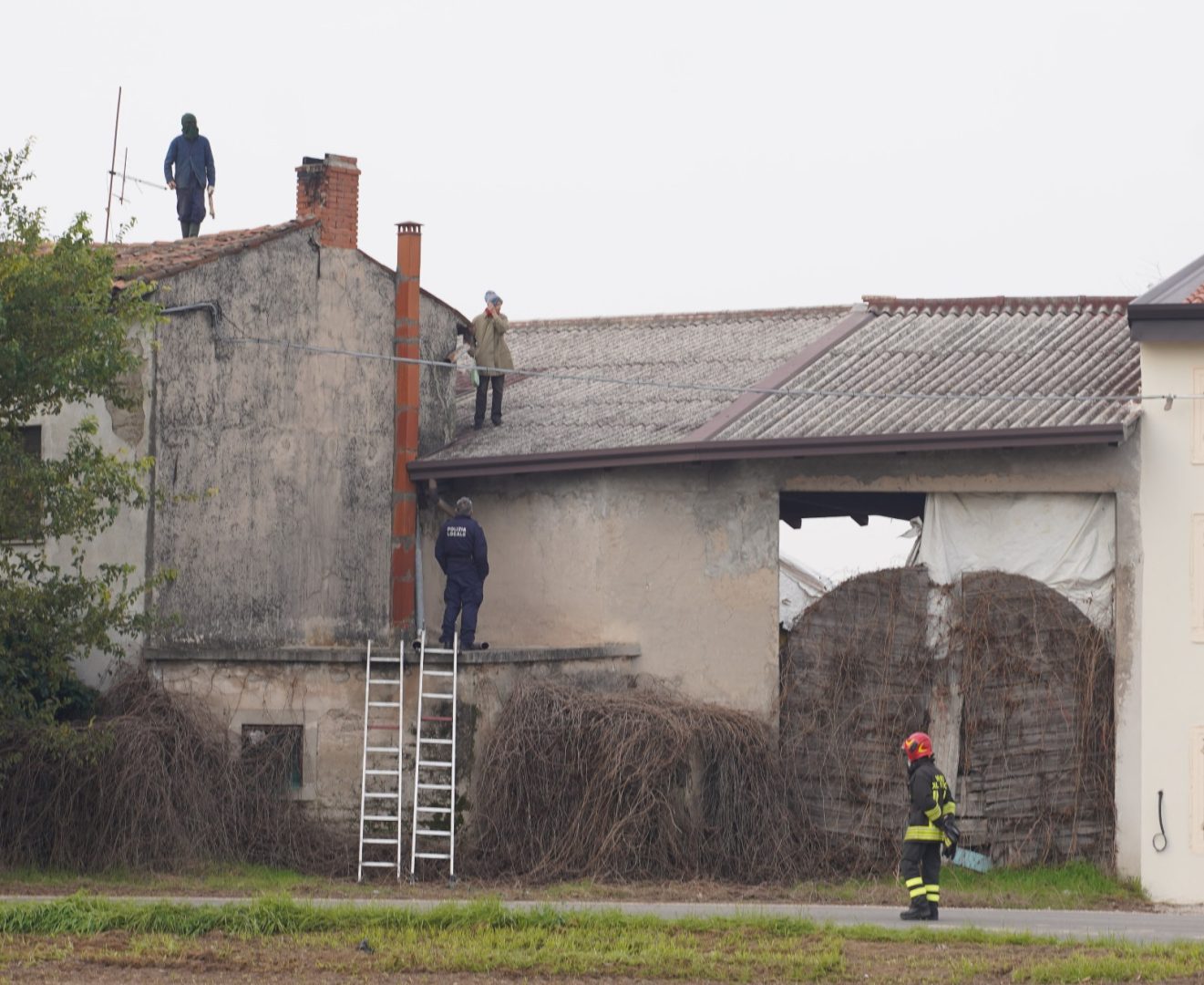 Carabinieri Castel d'Azzano esplosione casolare AS