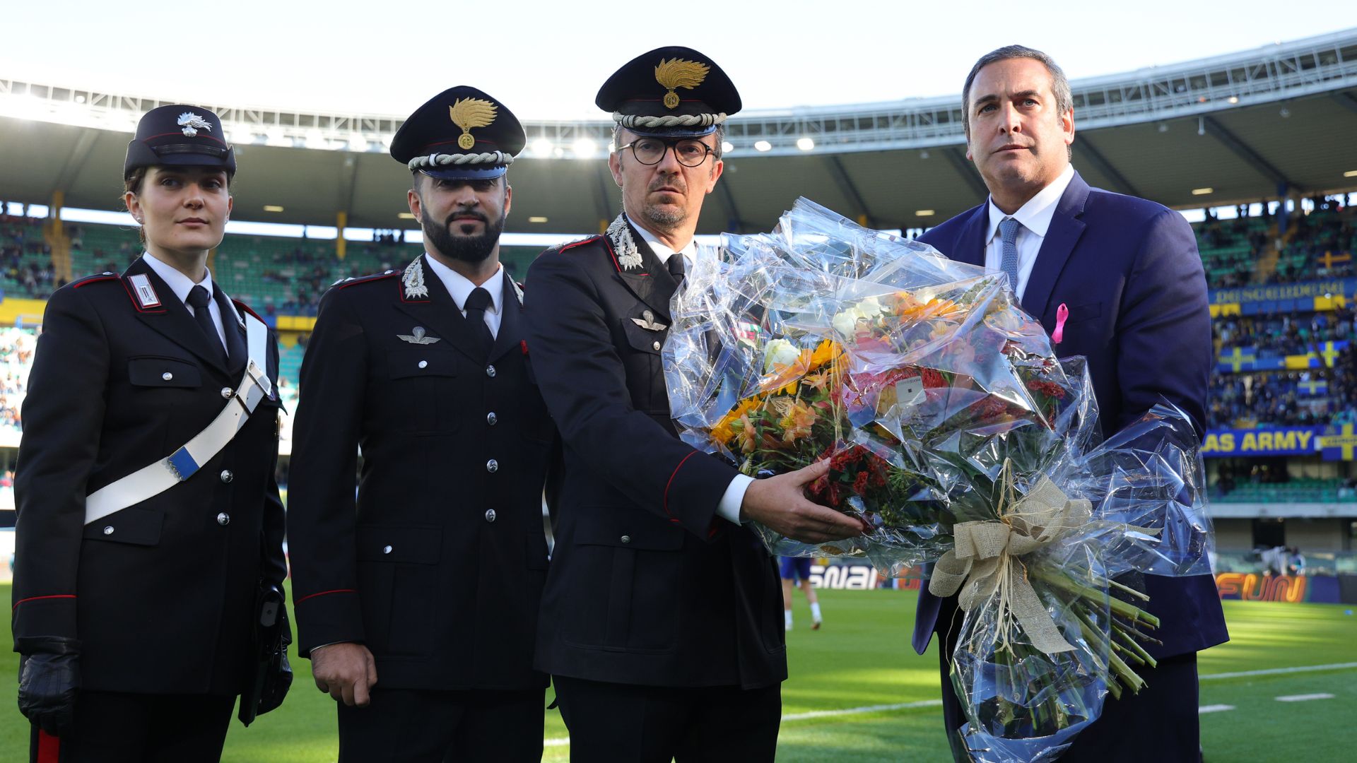Hellas Verona omaggio carabinieri Castel d'Azzano