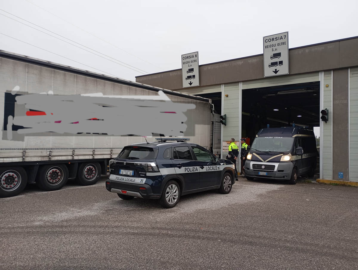 Polizia Locale Verona - controlli camion fuori regola mezzi pesanti