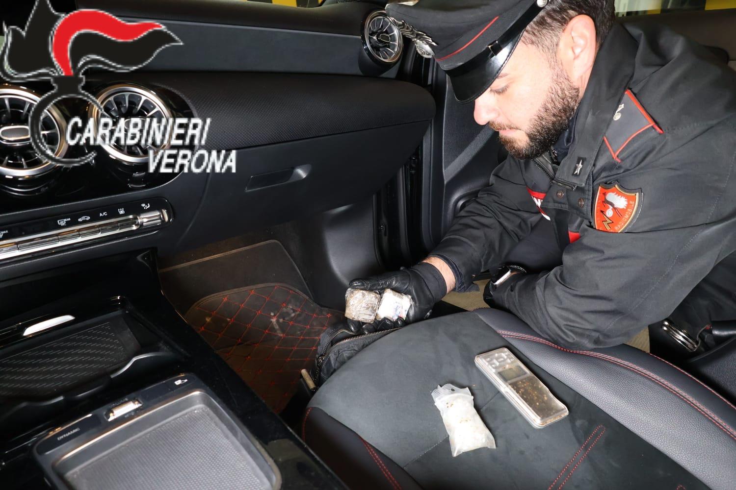 carabinieri caprino droga auto