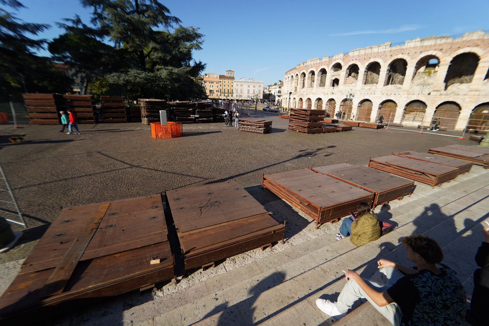 Allestimento Mercatini di Natale 2025 Piazza Bra (1)