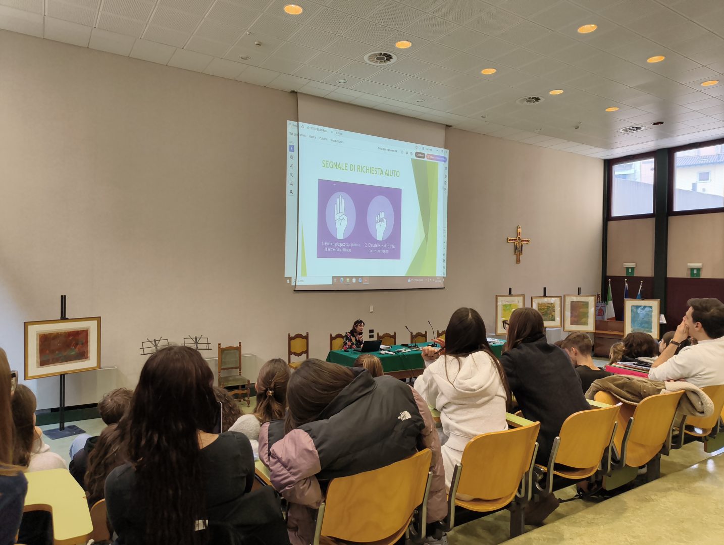 Federfarma Verona contro violenza donne scuole