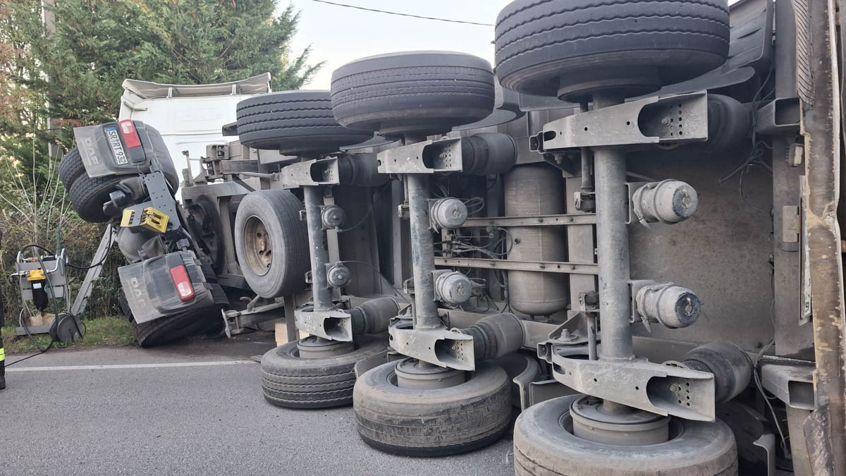 Incidente autoarticolato a Verona in via Belfiore