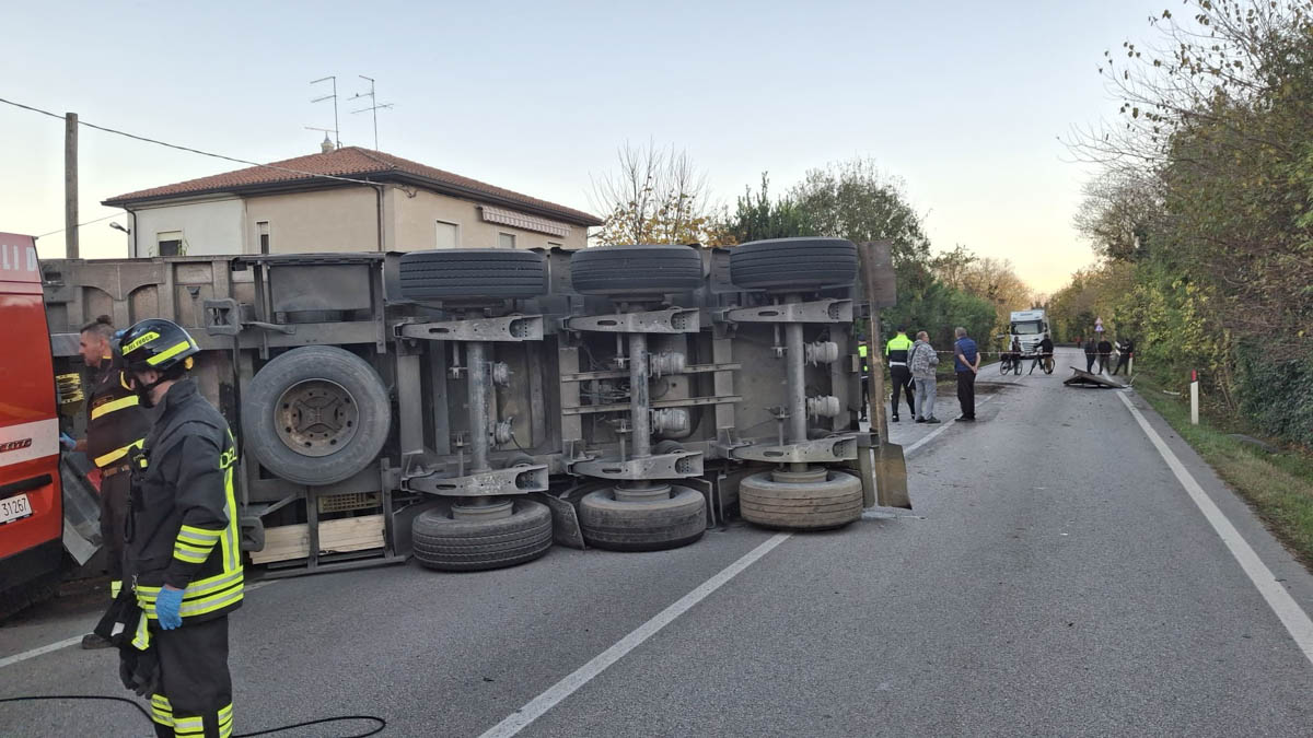 Incidente autoarticolato a Verona in via Belfiore