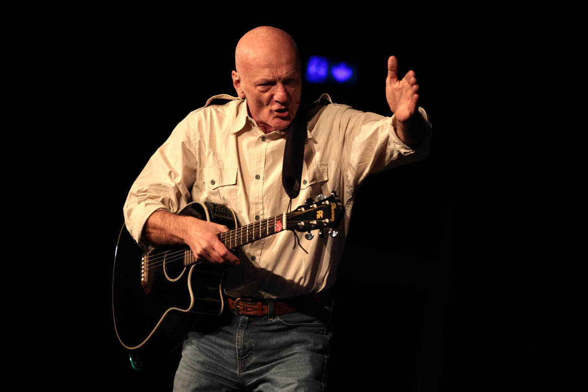 “Lottavano così come si gioca”, regia di Laura Curino