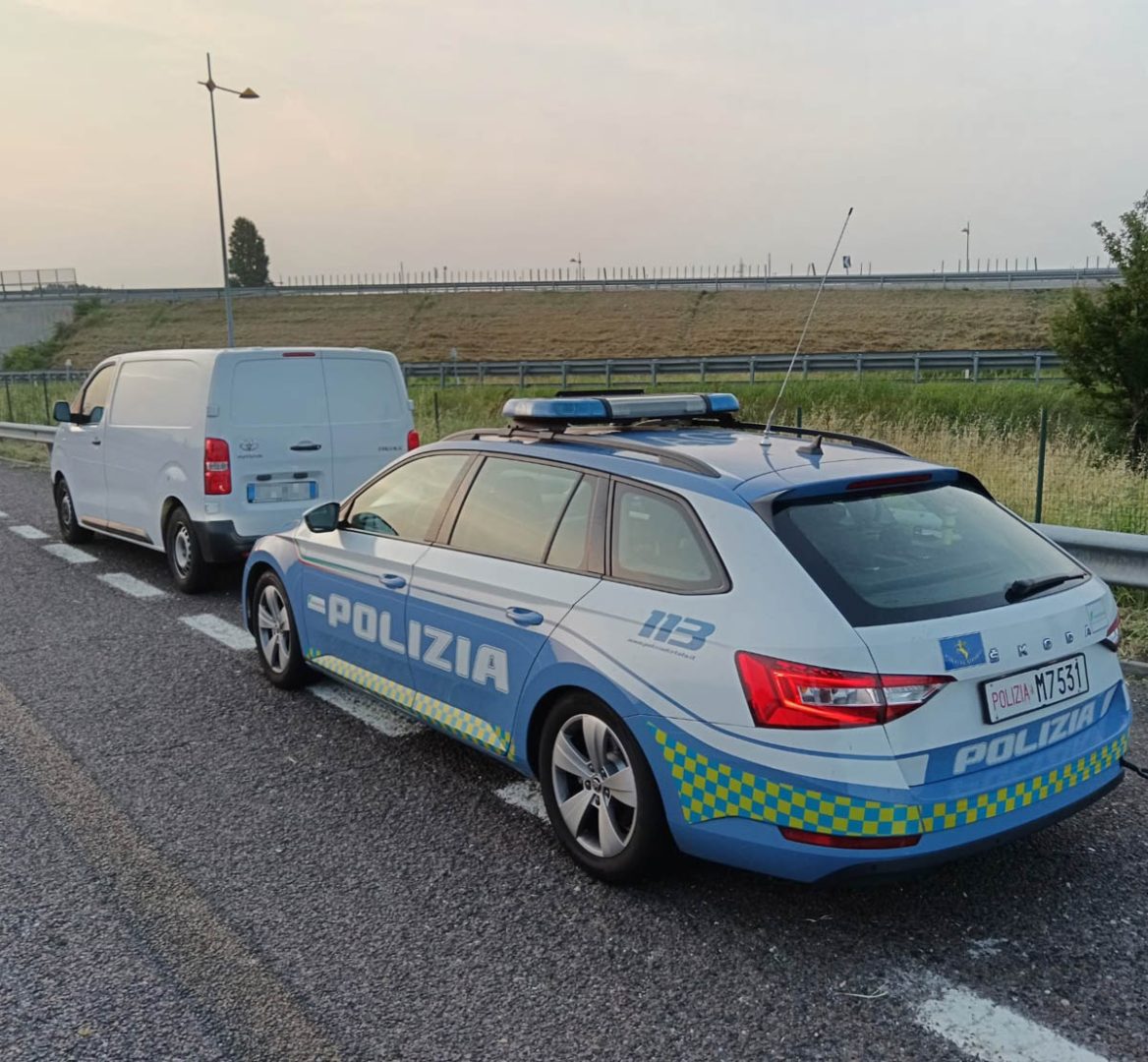 Polizia Stradale - furgone pesce fuori norma